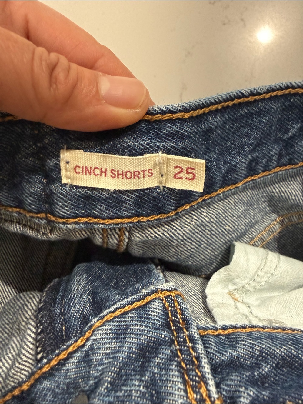 Levi's Cinch Classic High-Waist Dark Wash Denim Shorts. Size 25 - Picture 8 of 9